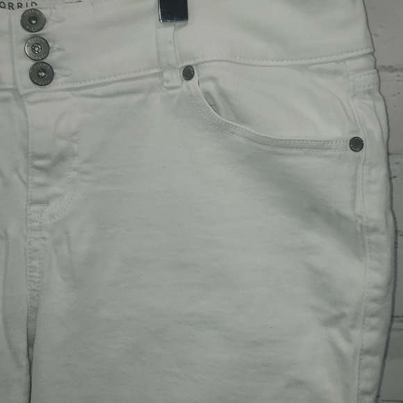 Torrid White Non-Distressed Jean Shorts Size 16 - Picture 3 of 16